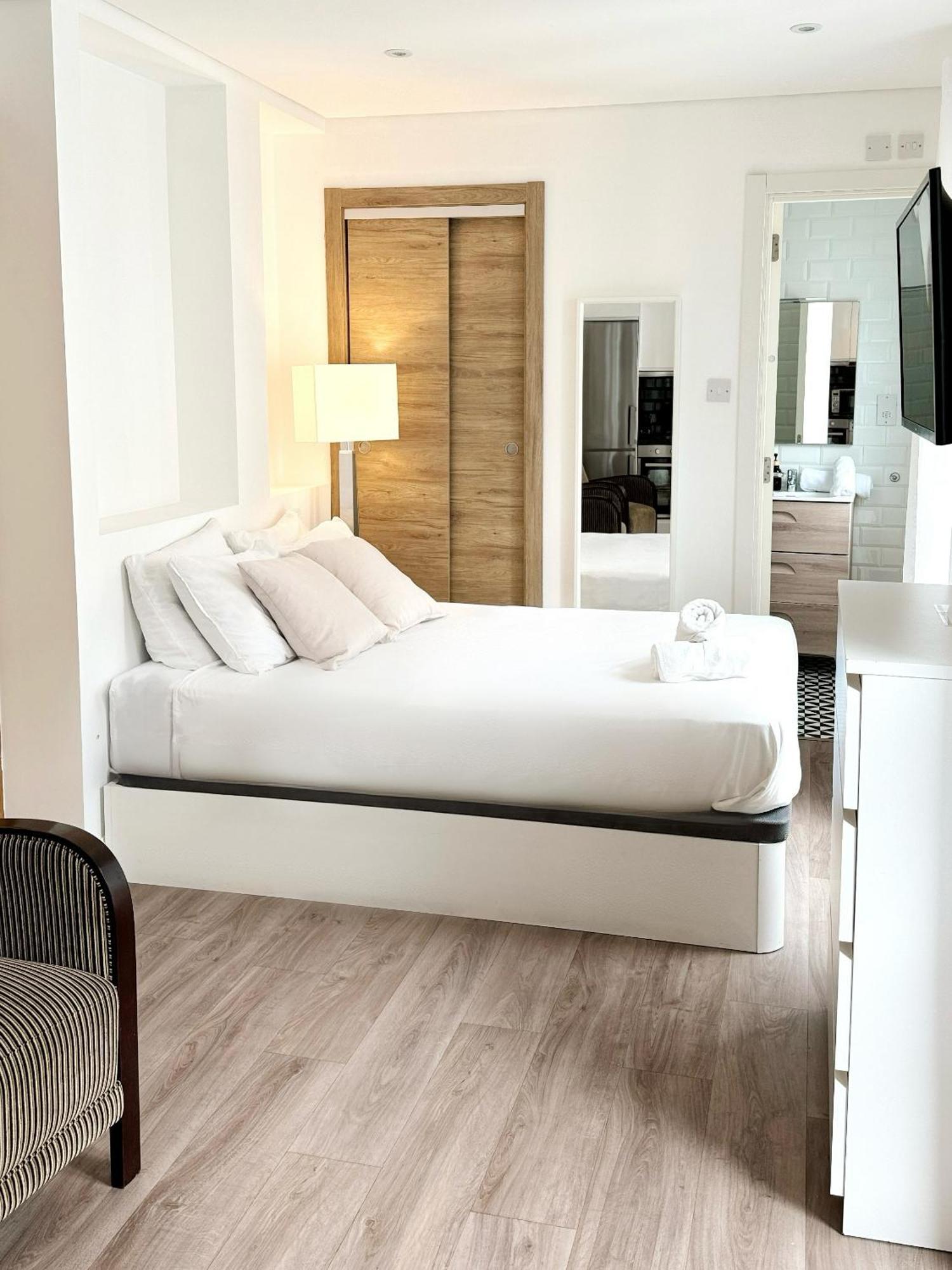 Fabulous City Centre Apartment - Grand Central House Gibilterra Esterno foto