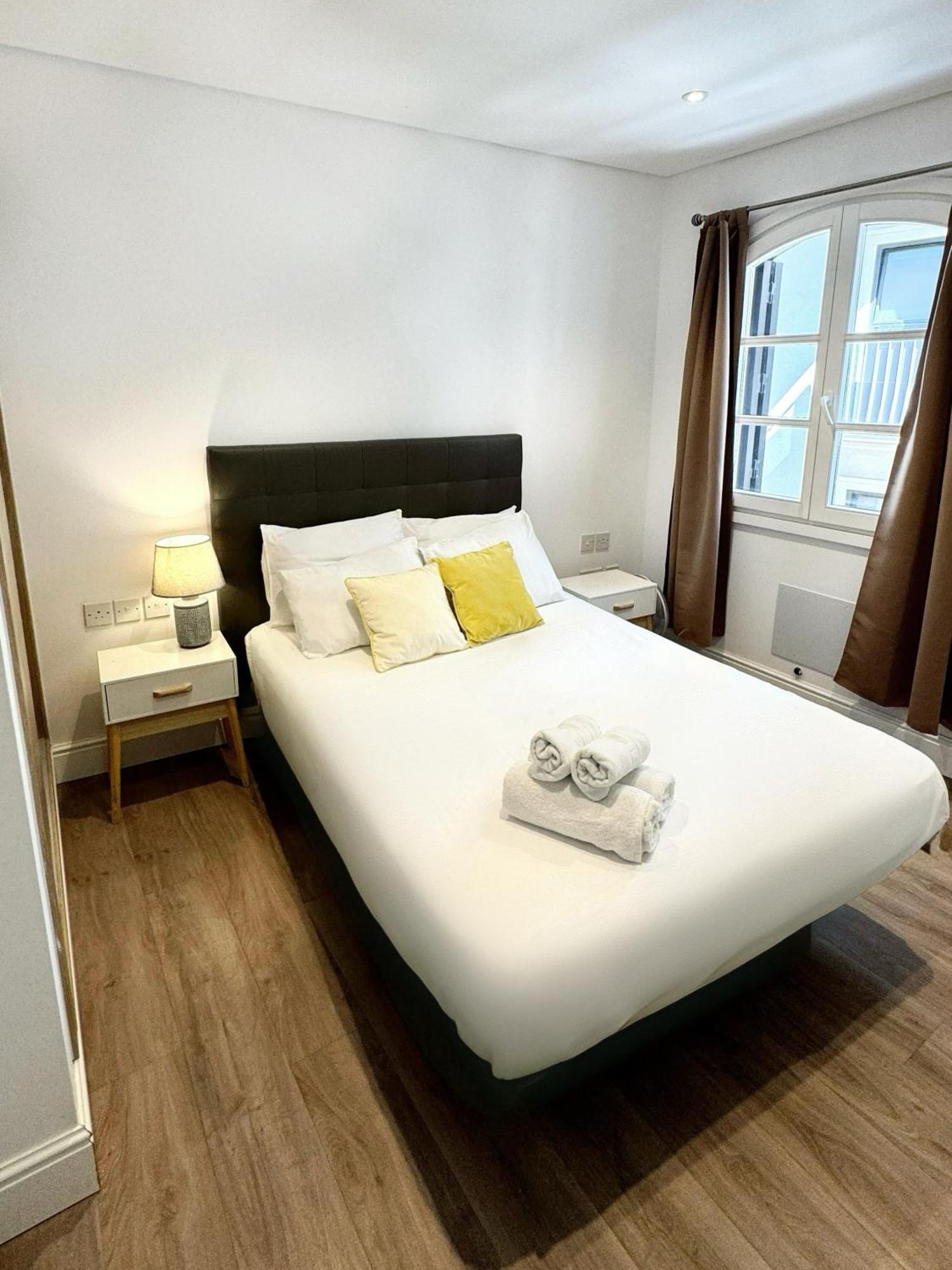 Fabulous City Centre Apartment - Grand Central House Gibilterra Esterno foto